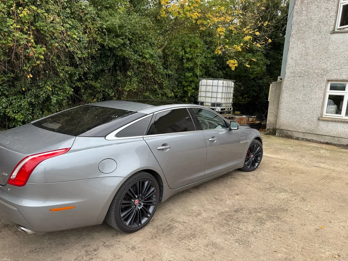 Jaguar xjL - Image 2