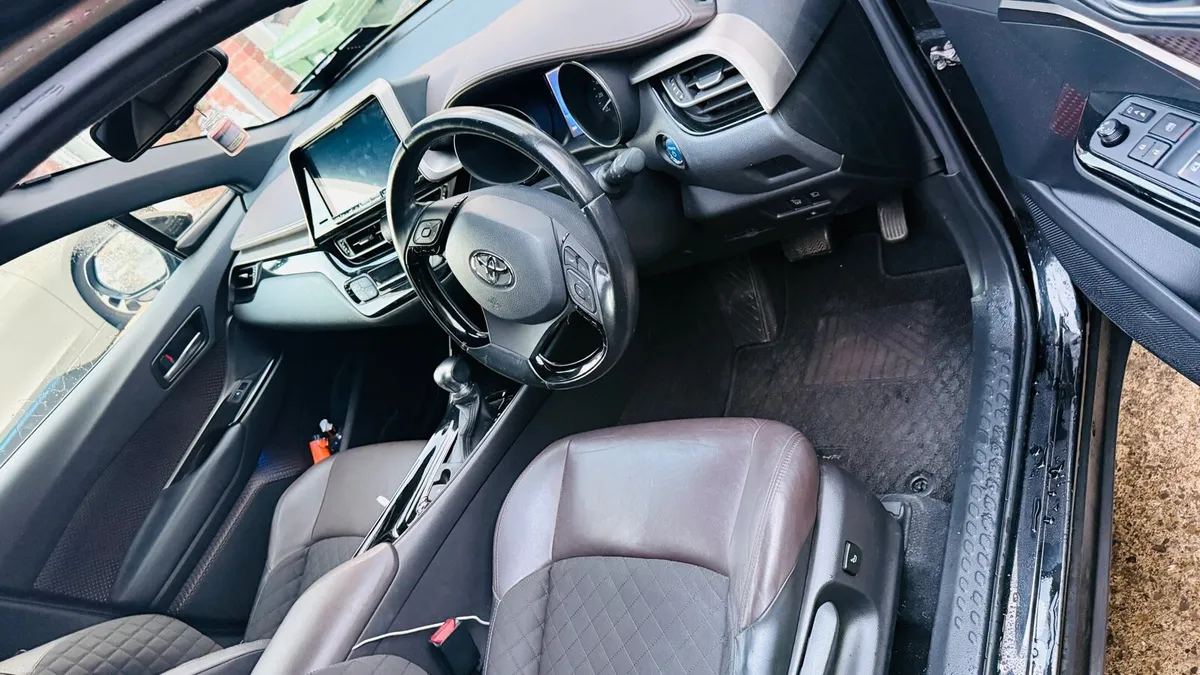 Toyota C-HR Hybrid Automatic–70,000 km - Image 6