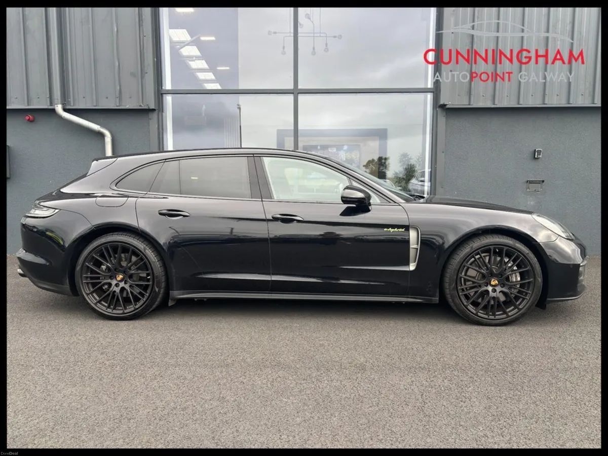Porsche Panamera 4 e-hybrid Sport Turismo Platinum - Image 3