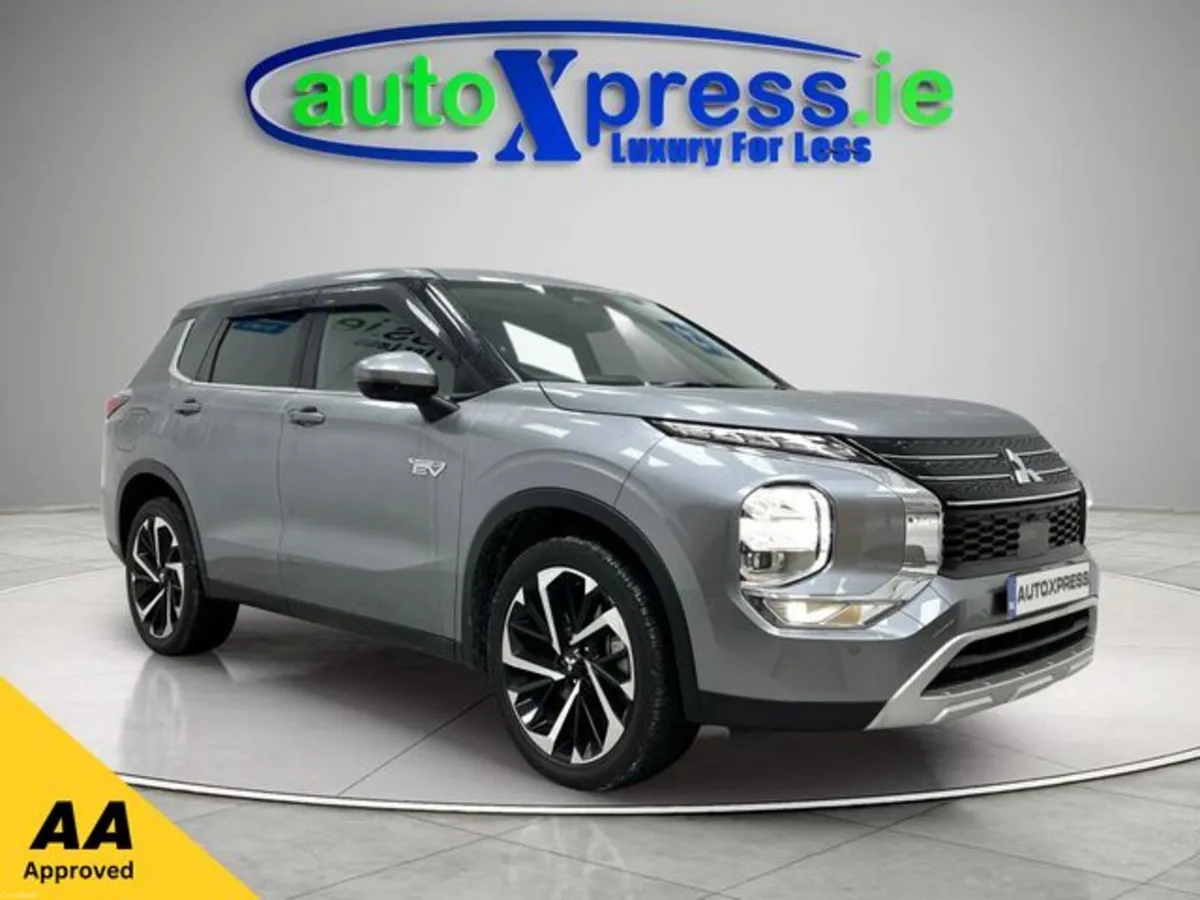 Mitsubishi Outlander PHEV 4WD G , Reversing camera - Image 1