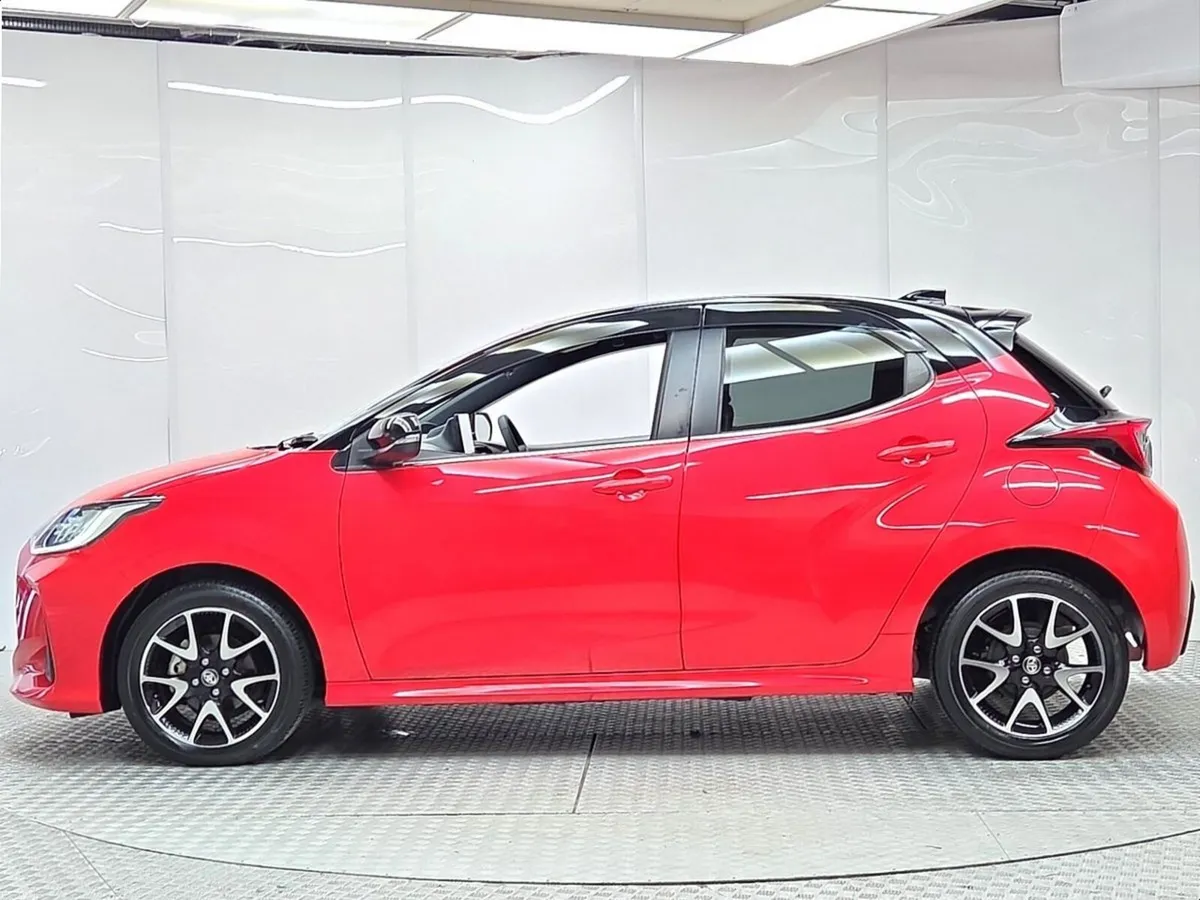 Toyota Yaris 1.5 Z 2-Tone Hybrid - Image 5