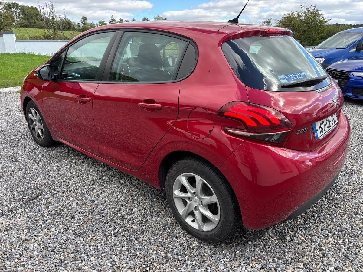 Peugeot 208 - Image 2