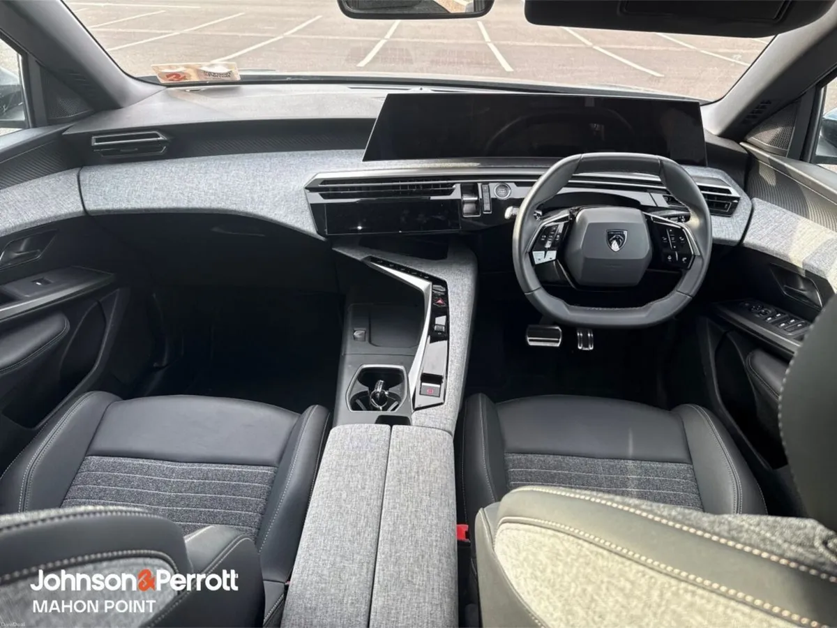 Peugeot 5008 1.2 MHEV 145bhp E-DCS6 Allure - Image 4