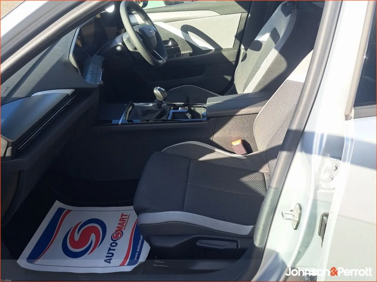 Opel Astra Elegance 1.2 130hp 6-speed manual MY25 - Image 3