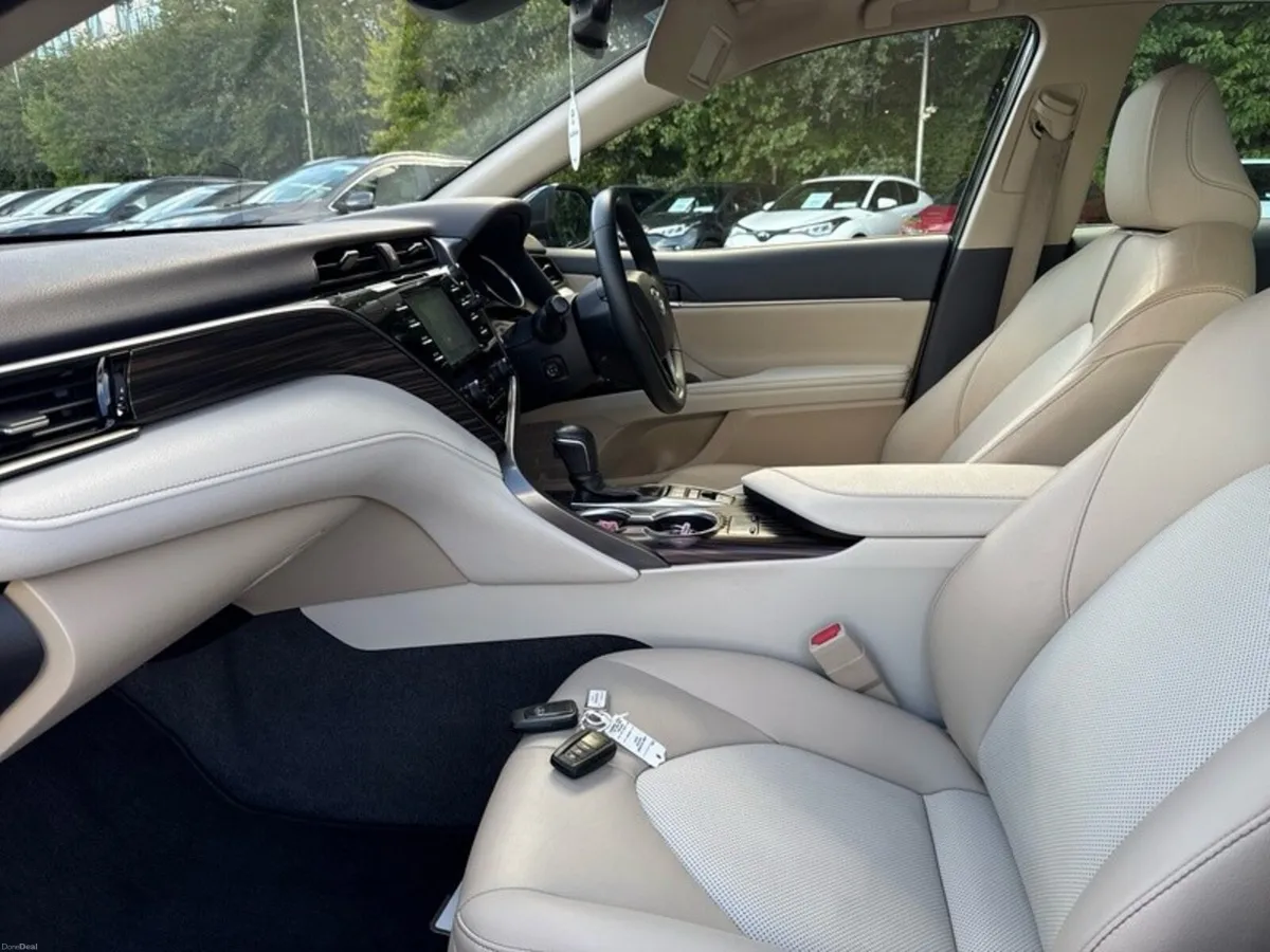 Toyota Camry CAMRY HYBRID PLATINUM - Image 6