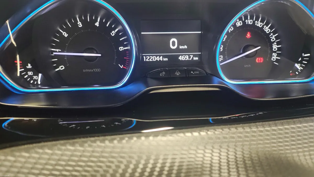 PEUGEOT 2008 - Image 5