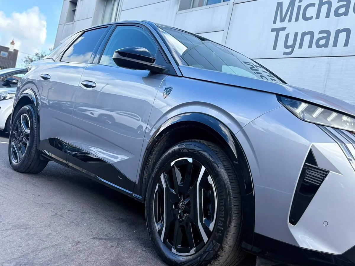 2025 Peugeot 3008e GT Line 73kwh, 19" Alloys - Image 5