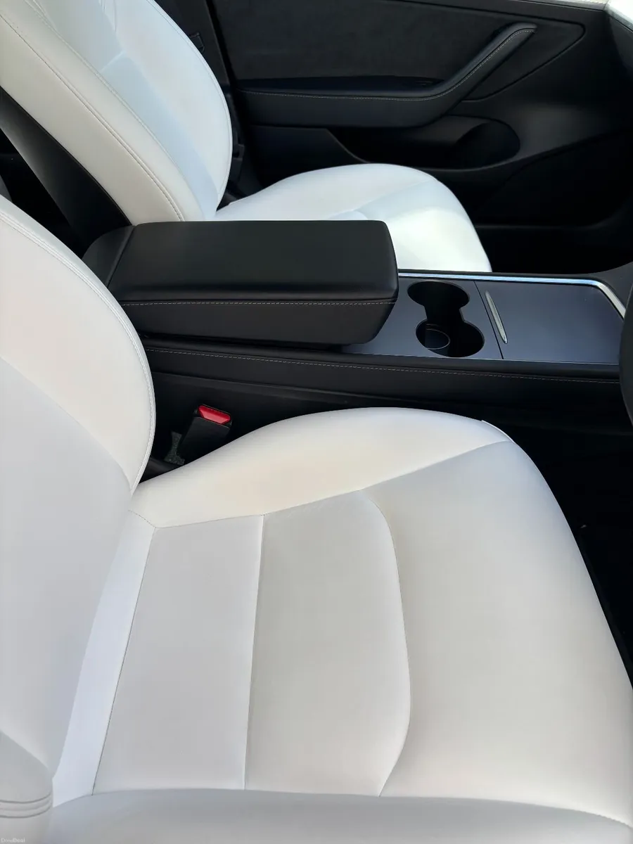 Tesla Model 3 2022 - Image 4