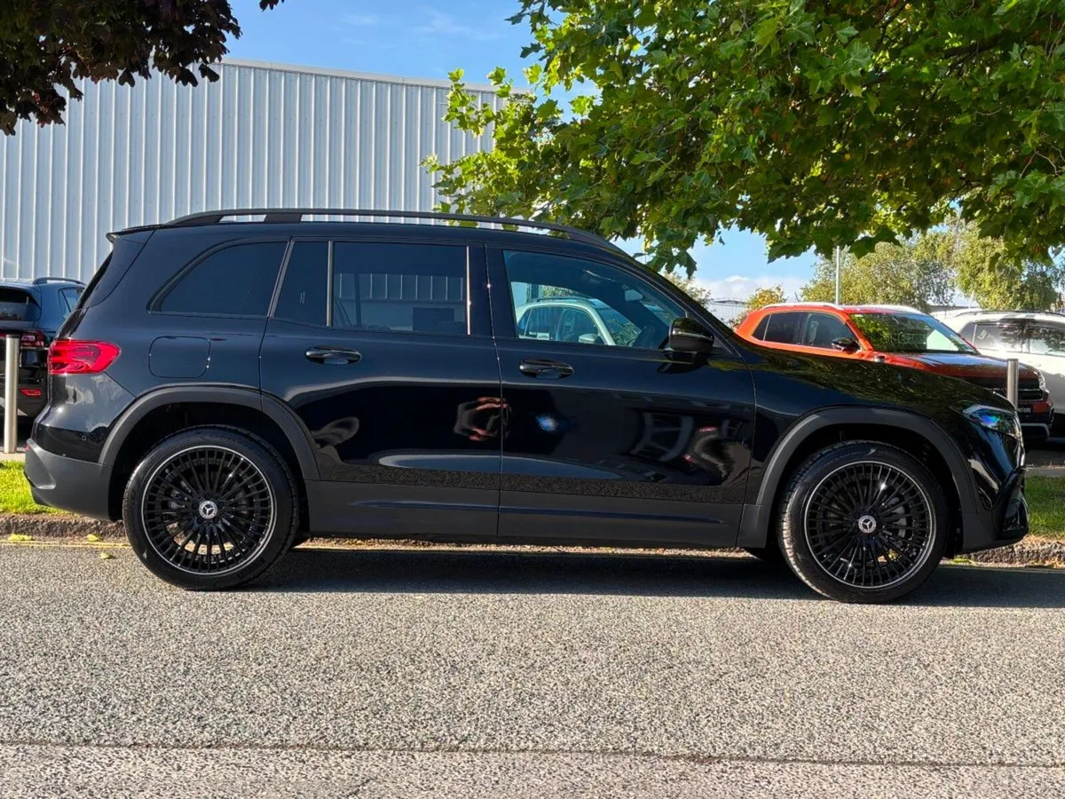 Mercedes-Benz EQB 250+ AMG LINE URBAN EDITION LONG - Image 5