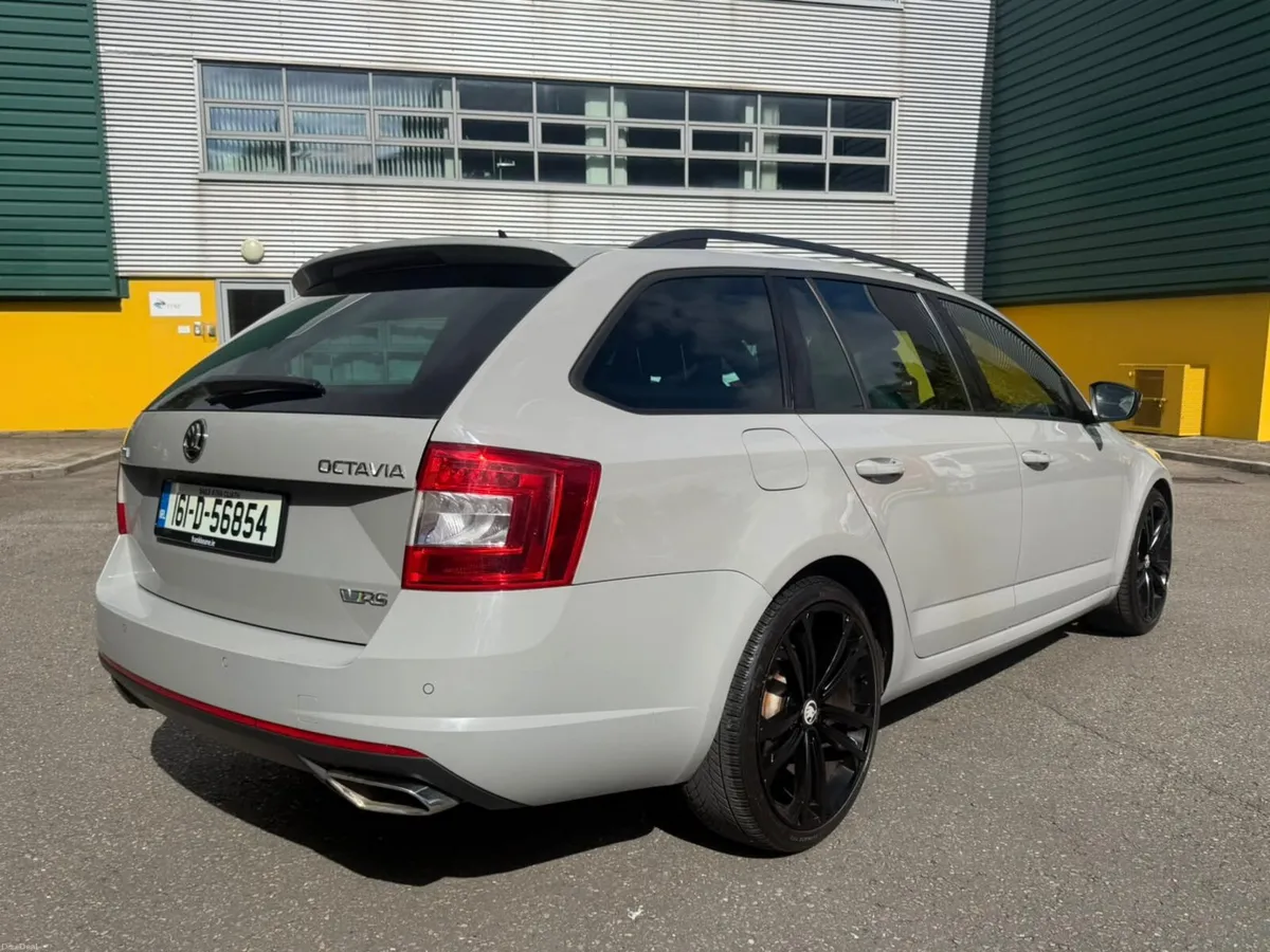 Skoda Octavia 2.0 TDI VRS Touring Black Ed - Image 3