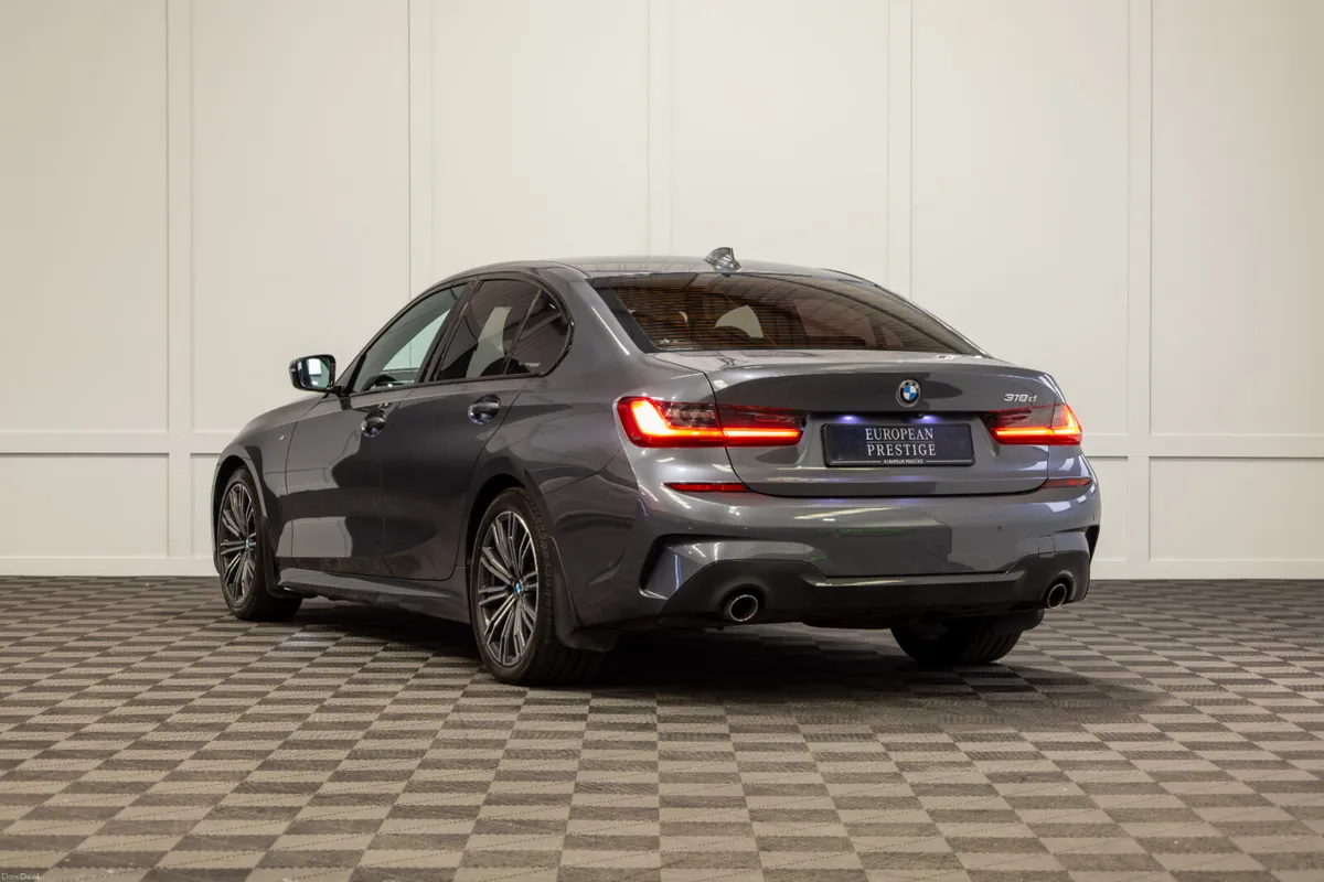 222 BMW 3-Series 318d M-Sport - Image 4