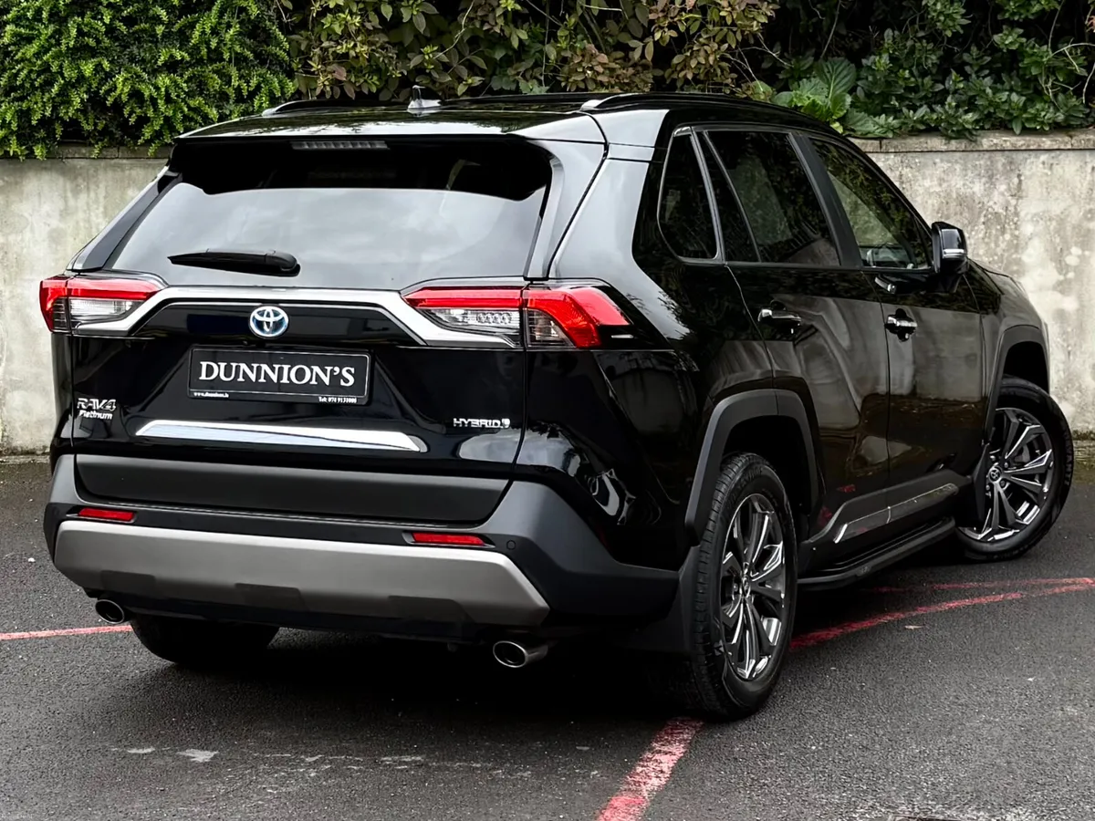 Toyota RAV4 2023 2.5 Hybrid Platinum 2WD - Image 6