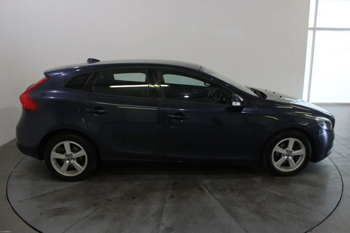 Volvo V40 1.6 D2 115PS - TENDER 44 - Image 2