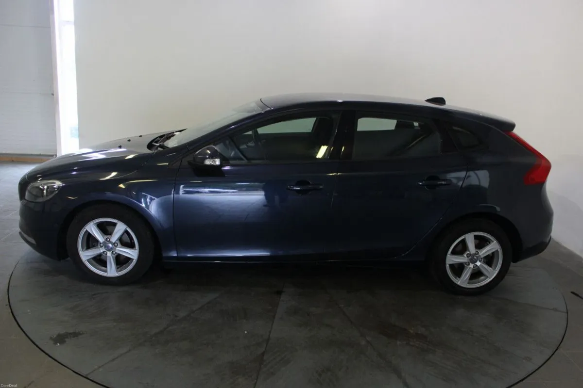 Volvo V40 1.6 D2 115PS - TENDER 44 - Image 6