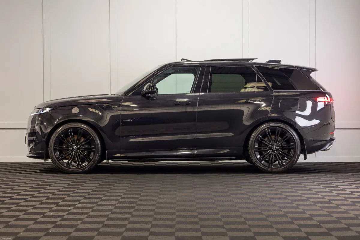 2024 Range Rover Sport P460e Dynamic SE *Pan Roof - Image 3