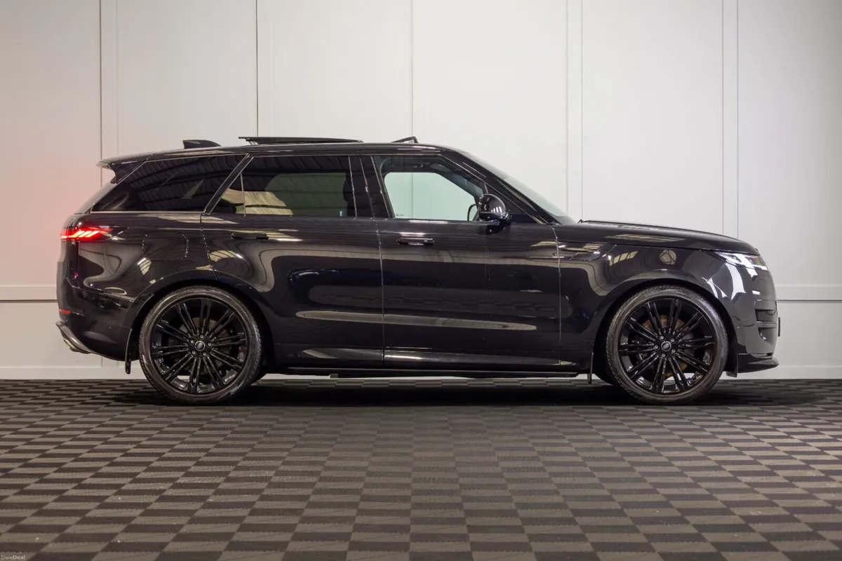 2024 Range Rover Sport P460e Dynamic SE *Pan Roof - Image 6