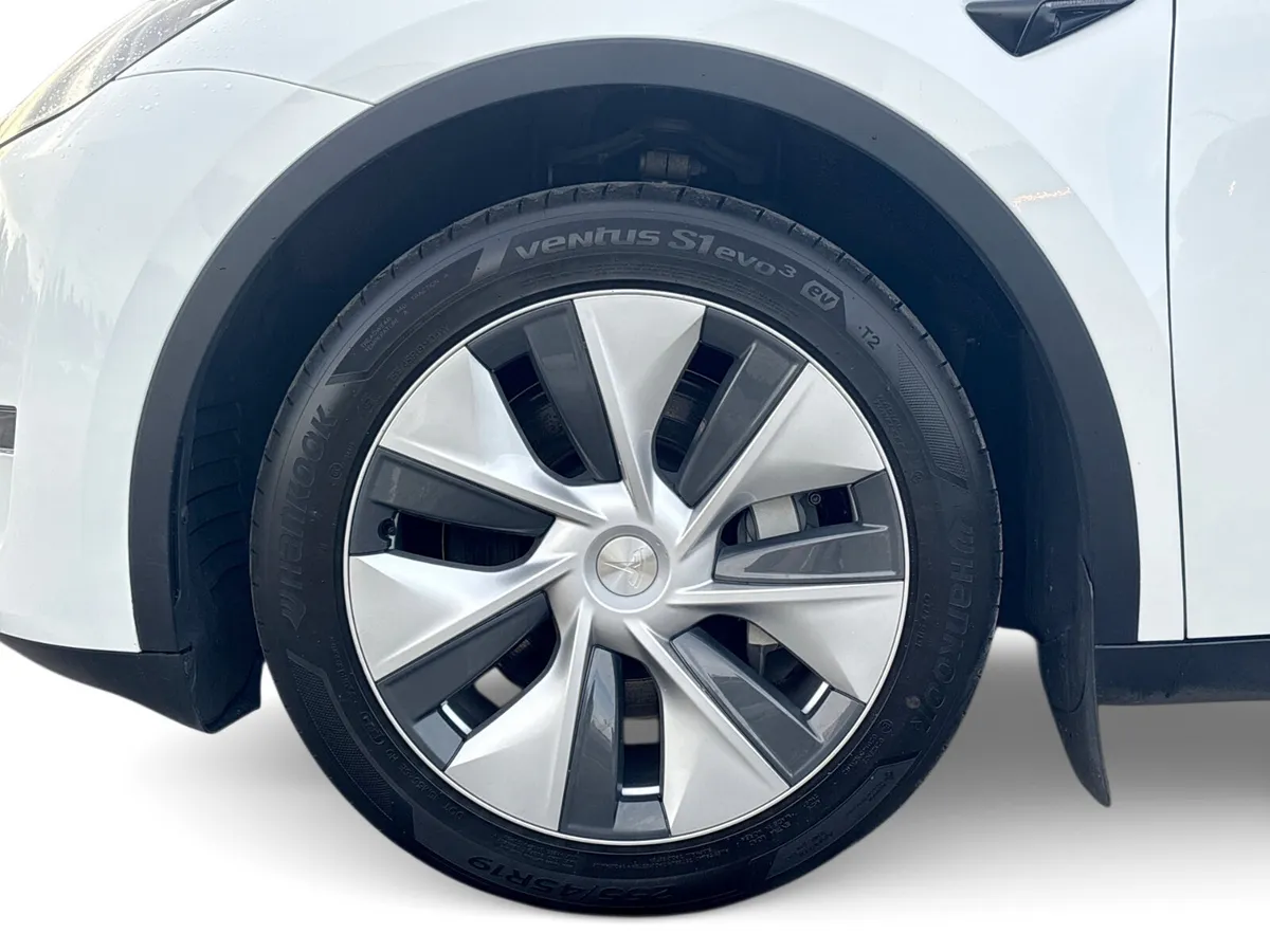 Tesla Model Y 2023 - Image 4