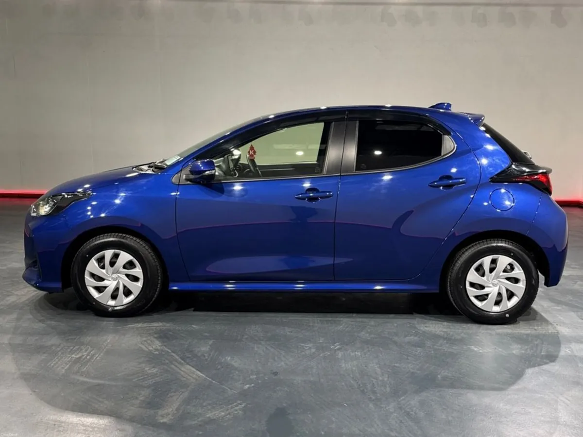 Toyota Yaris HYBRID 1.5 AUTOMATIC - REVERSE CAMERA - Image 6