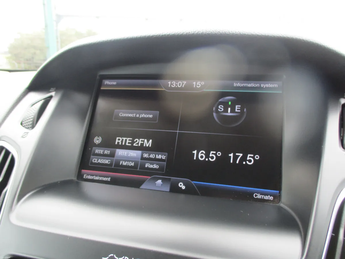 Ford Focus 2016 1.6 tdci TITANIUM  HATCHBACK FSH - Image 3