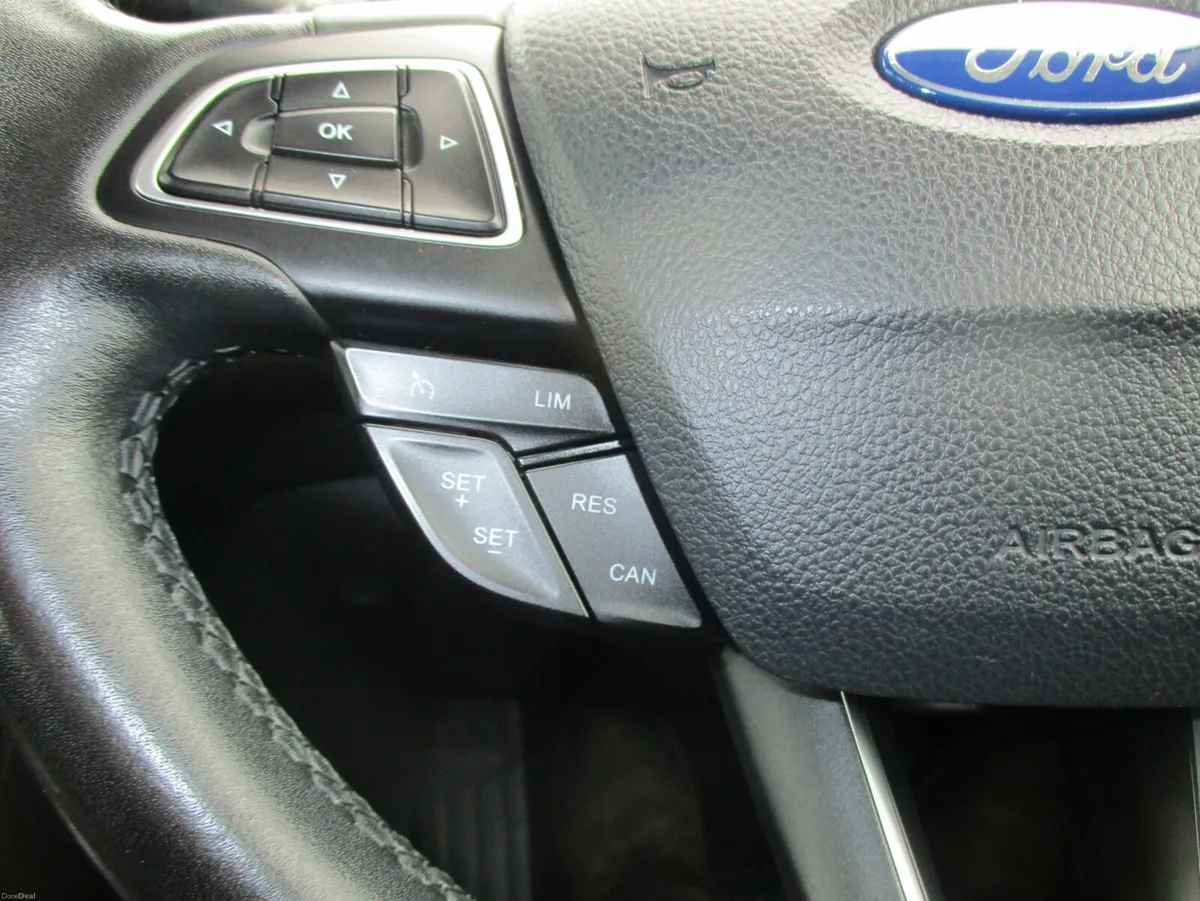 Ford Focus 2016 1.6 tdci TITANIUM  HATCHBACK FSH - Image 4