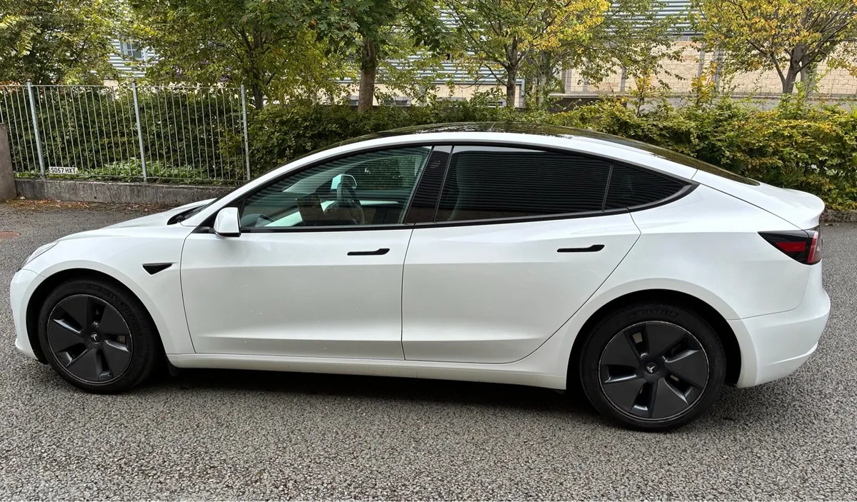 Tesla 3 - Image 3