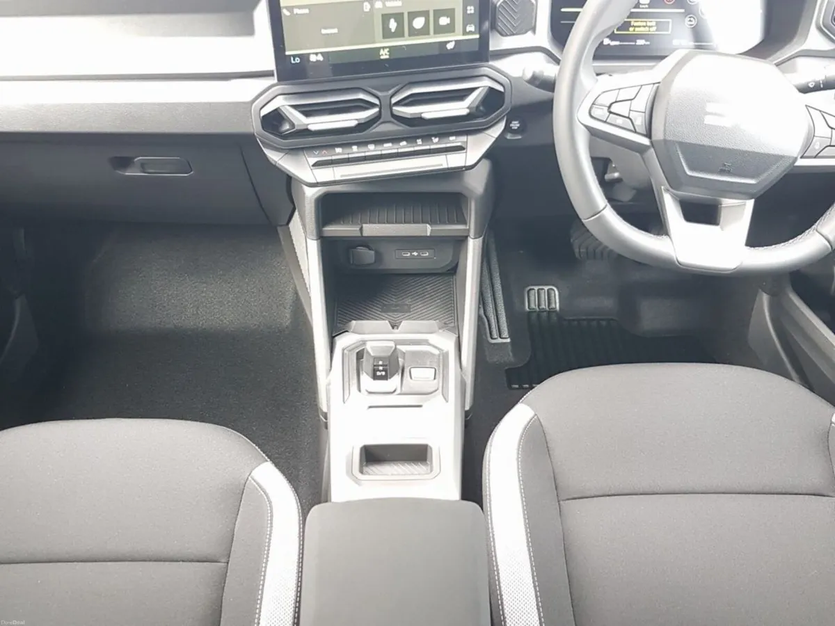Dacia Duster Journey HEV 155 ** €2k scrappage **** - Image 3