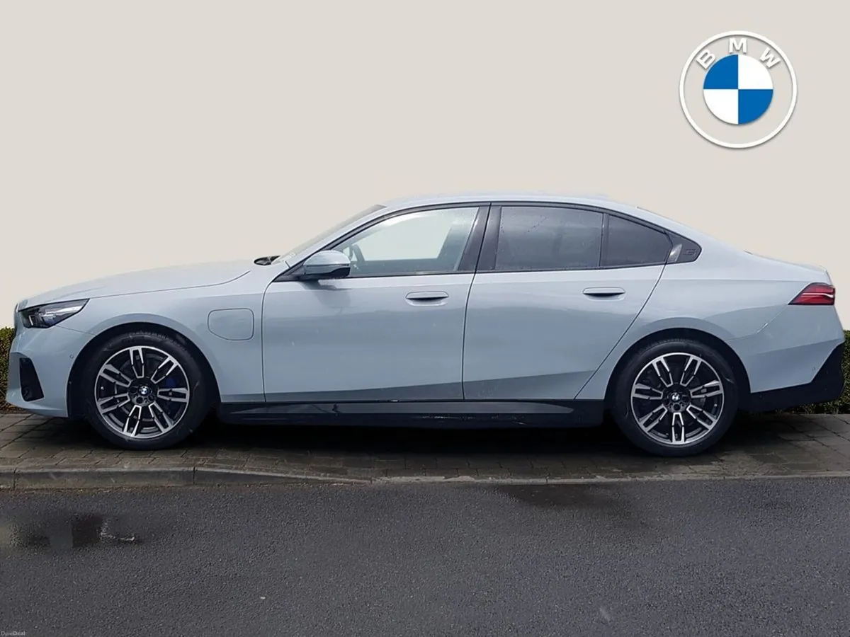 BMW 5-Series 530e M Sport Saloon - Image 3
