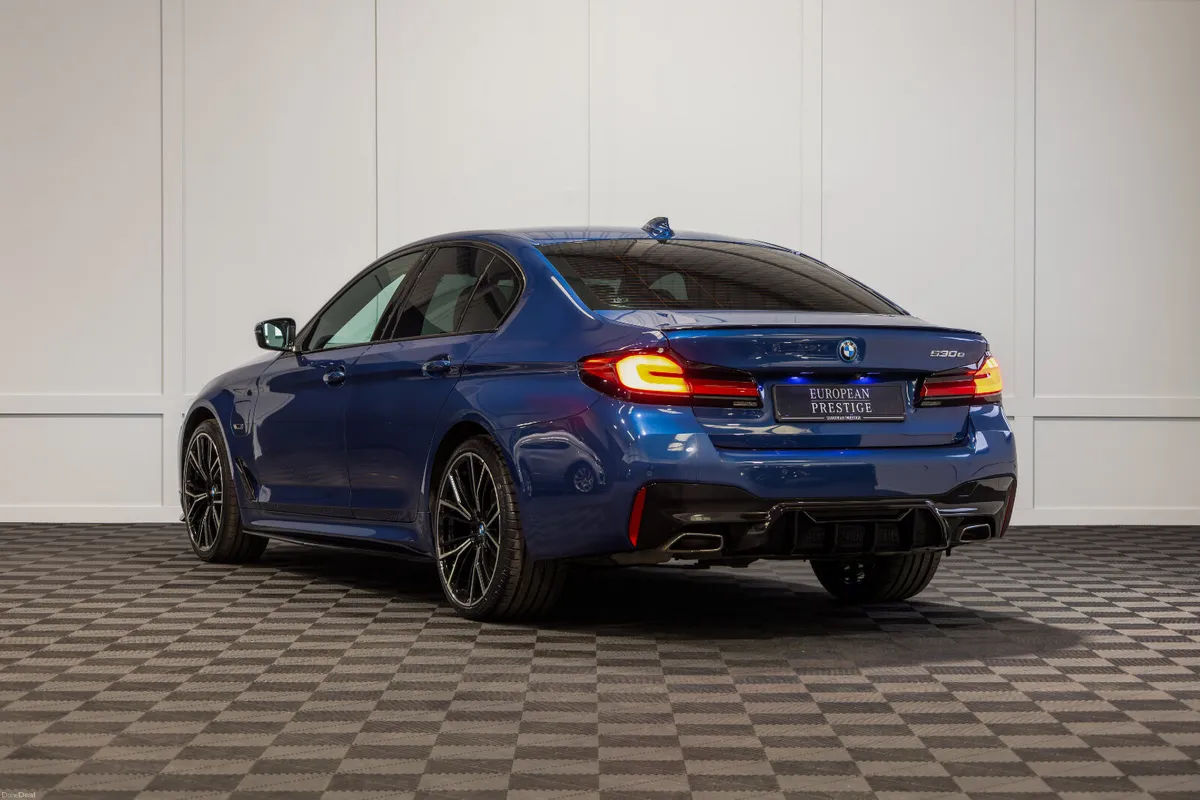 2023 BMW 5-Series 530e M-Sport - Image 4