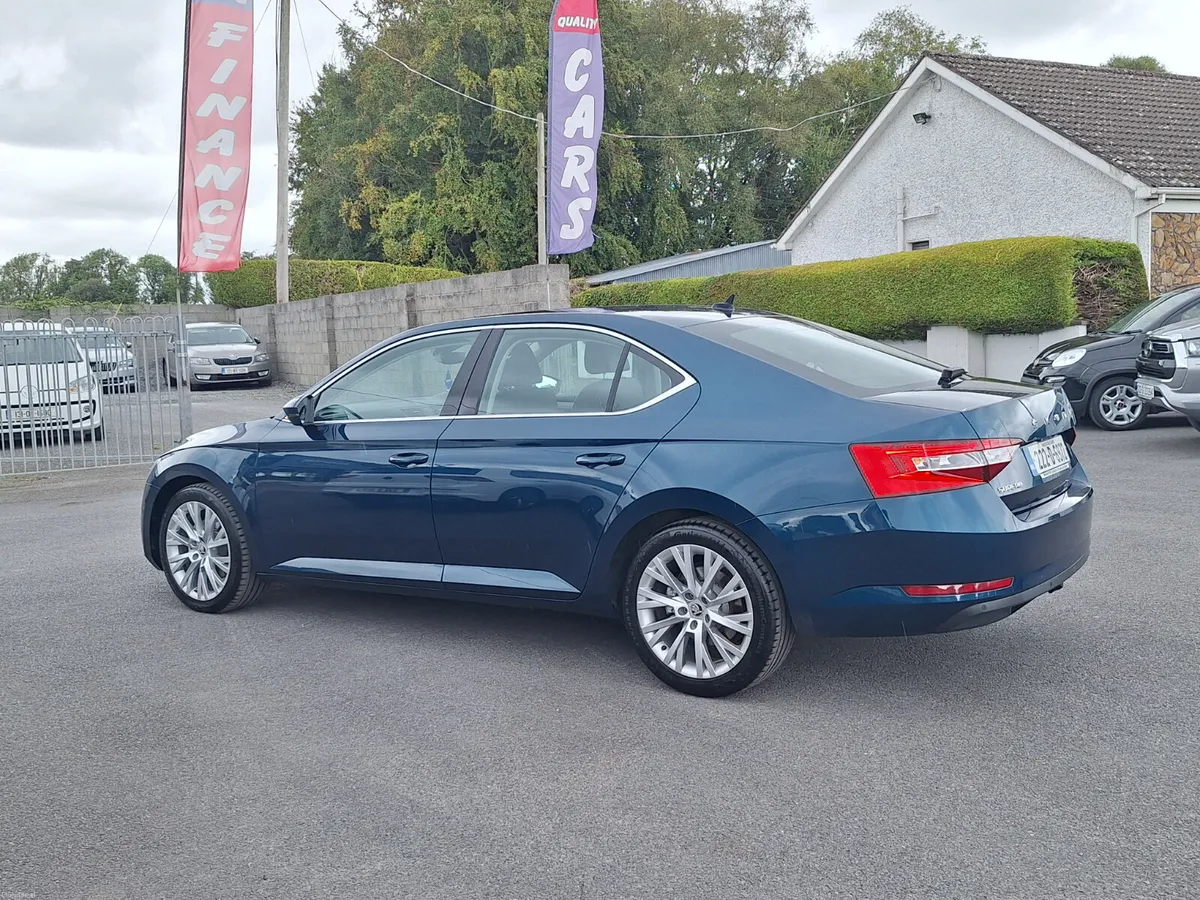 Superb AUTO 2.0 Tdi Style *Leather/Heat Seats/Cam - Image 5