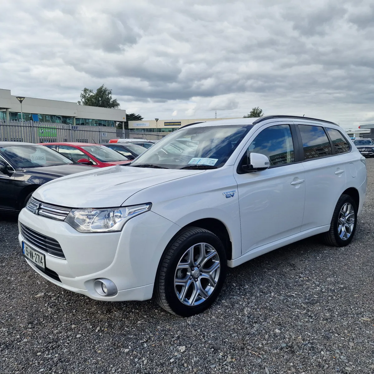 Mitsubishi Outlander 2015 Full service history - Image 2