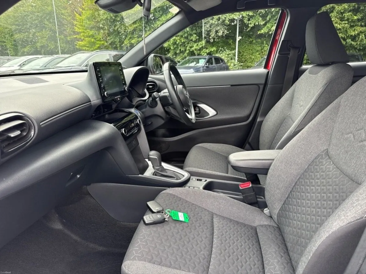 Toyota Yaris Cross CROSS LUNA SPORT - Image 6