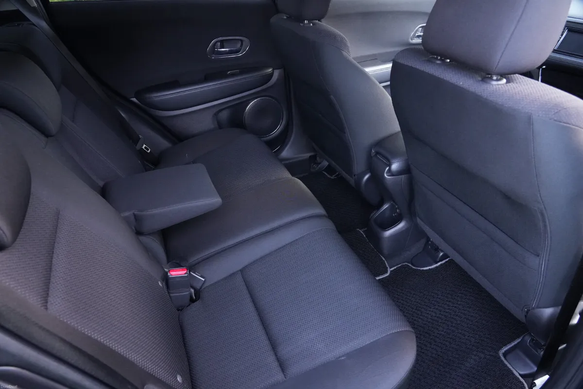 2016 Honda Vezel 1.5 Petrol hybrid Automatic - Image 4