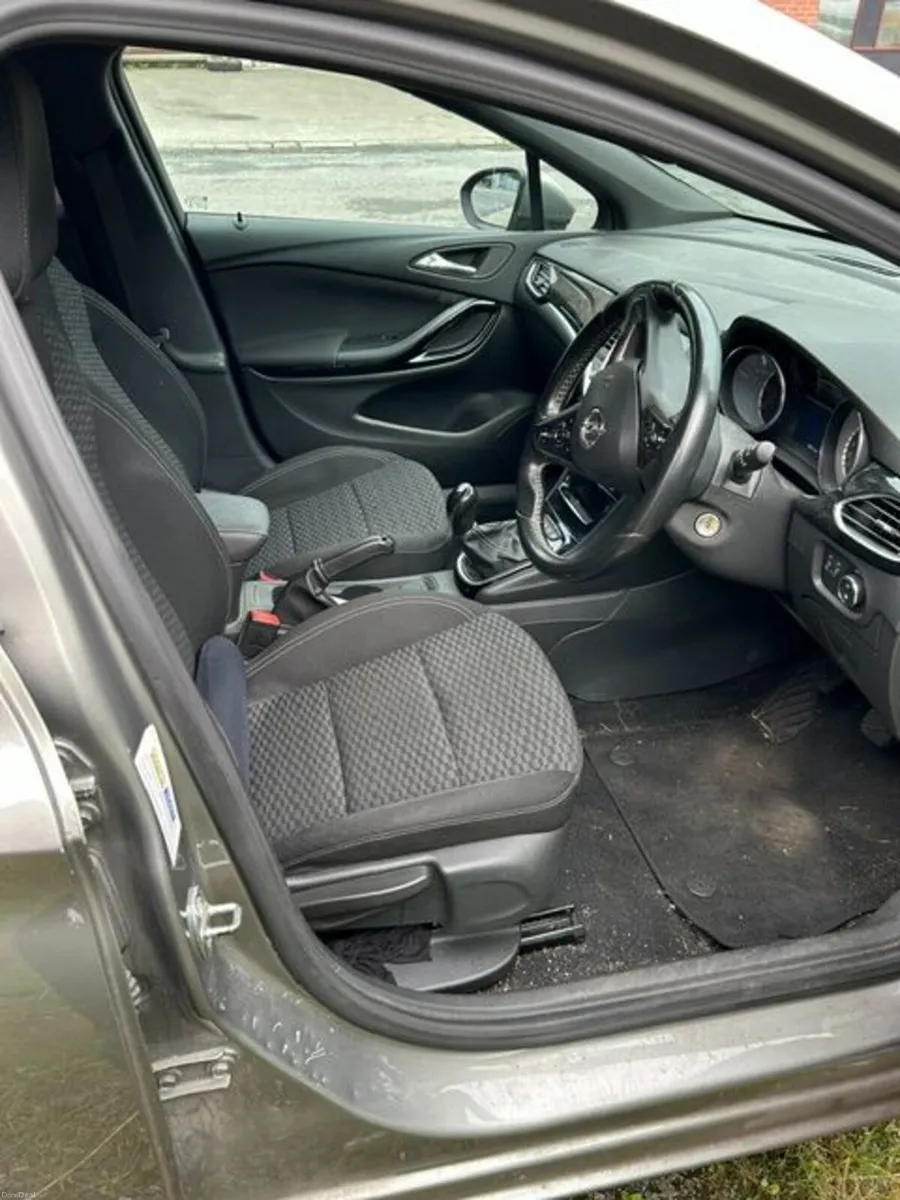 Opel Astra 2017 - Image 3