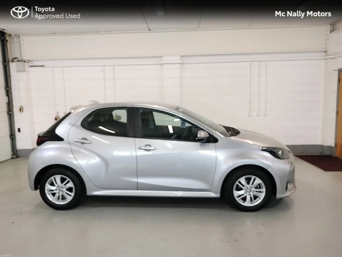 Toyota Yaris 242 1.5 LUNA MANUAL LOW KMS REAR CAME - Image 3