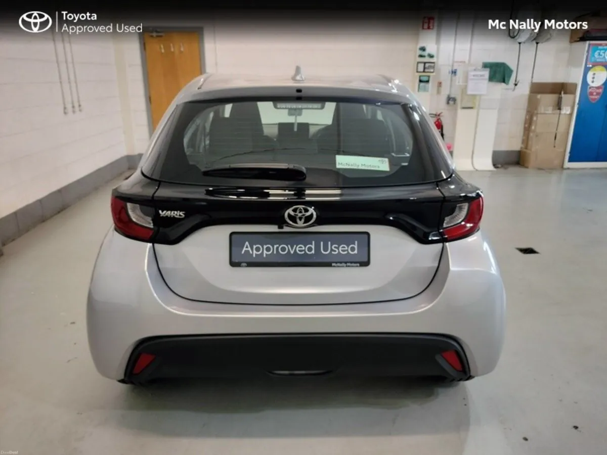 Toyota Yaris 242 1.5 LUNA MANUAL LOW KMS REAR CAME - Image 4