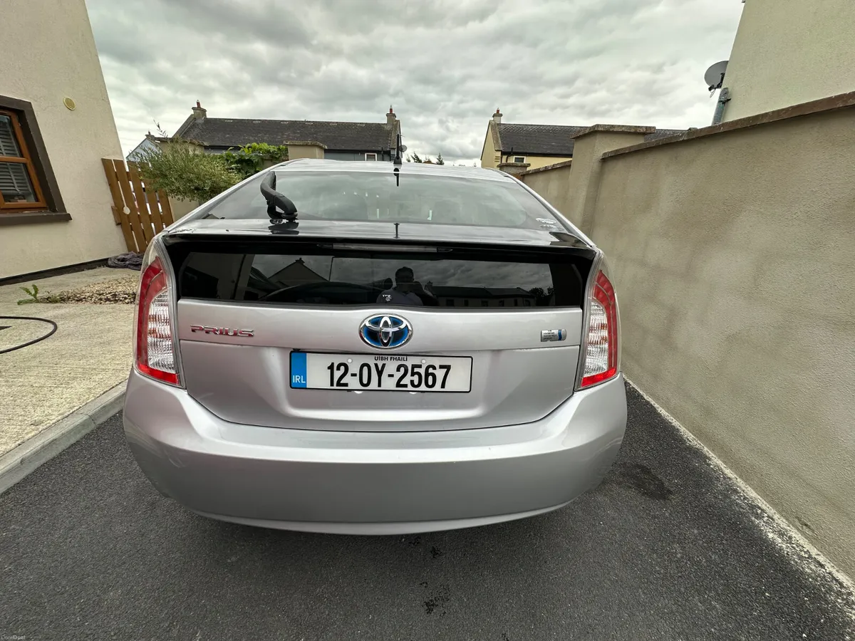 Toyota Prius 2012 • Android/Apple Car play - Image 5