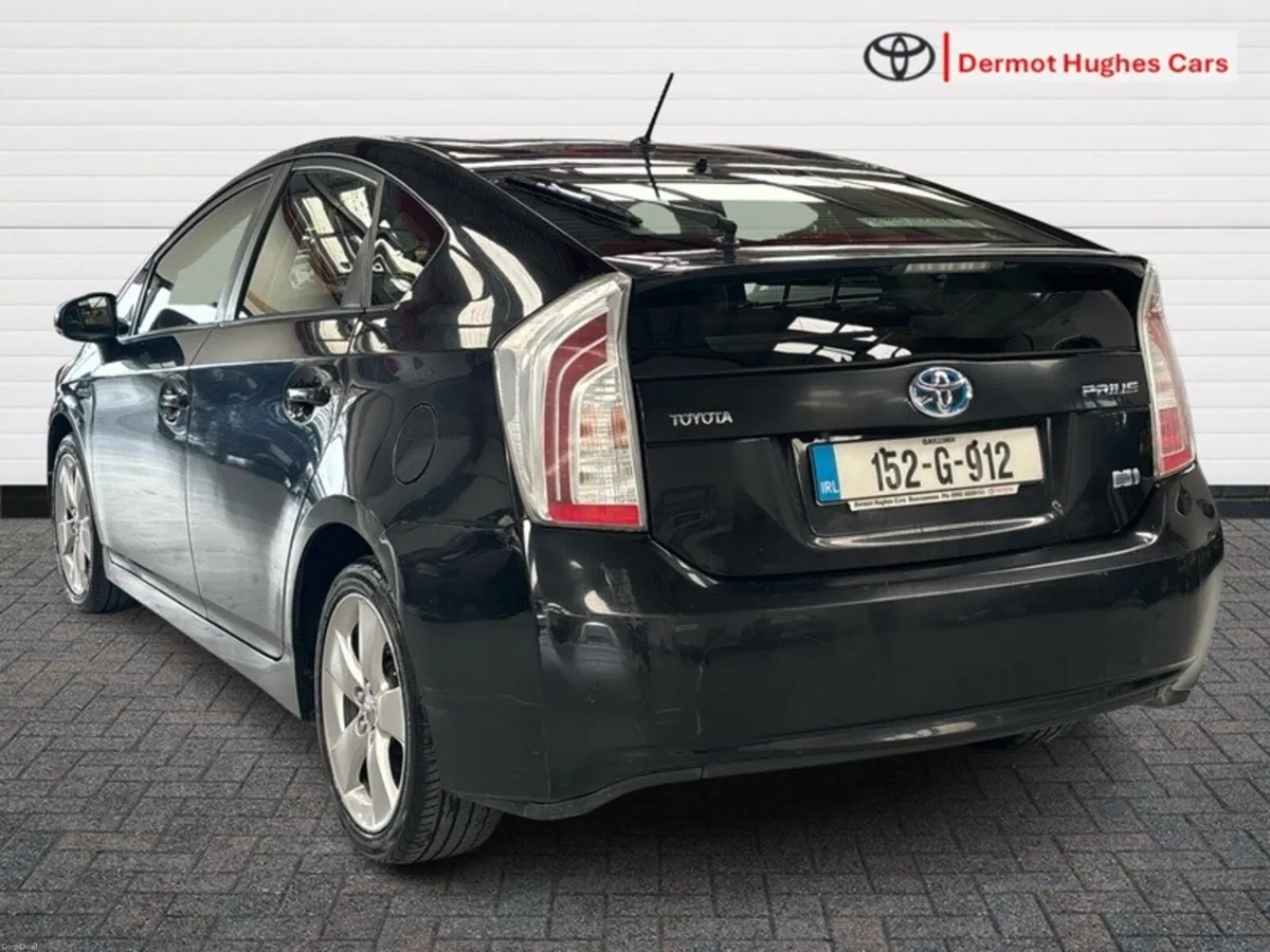 Toyota Prius PRIUS HYBRID LUXURY - Image 2