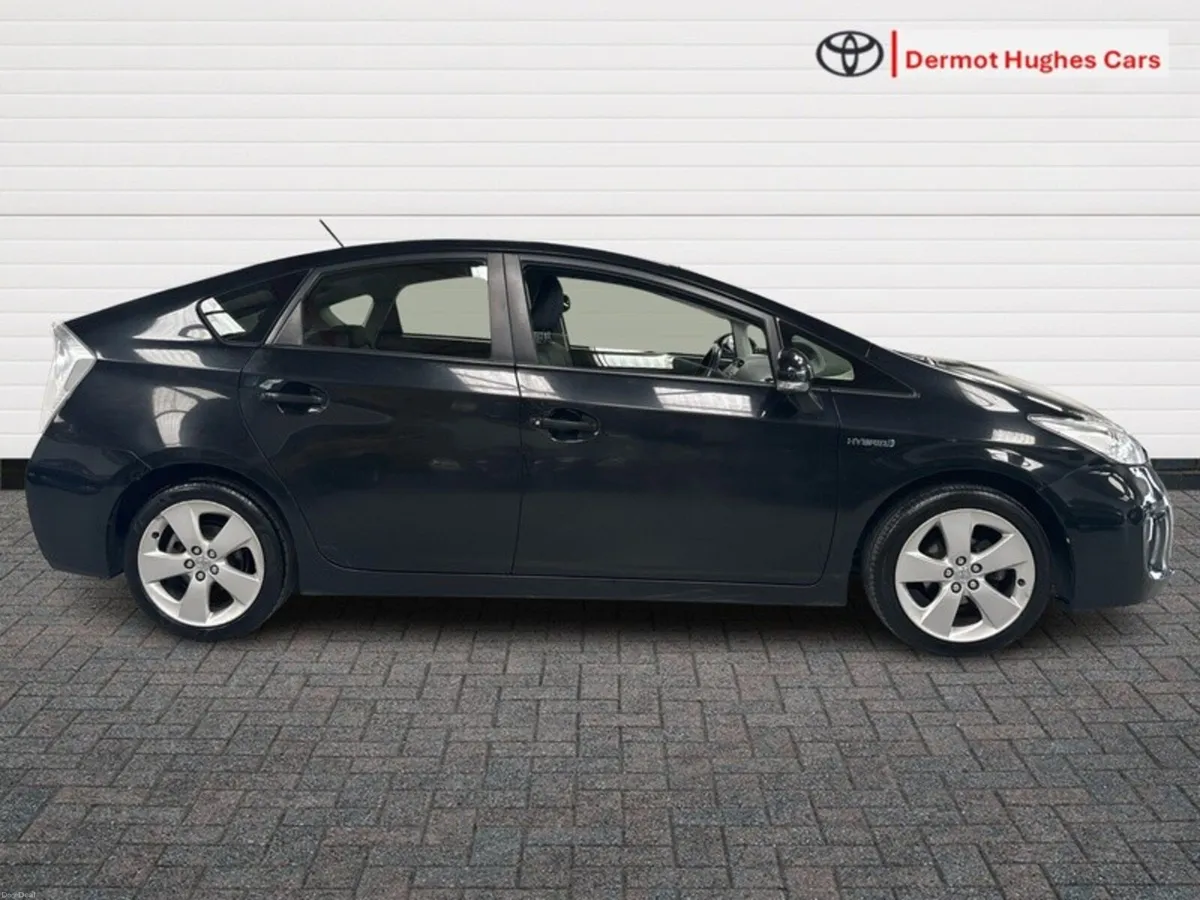 Toyota Prius PRIUS HYBRID LUXURY - Image 3