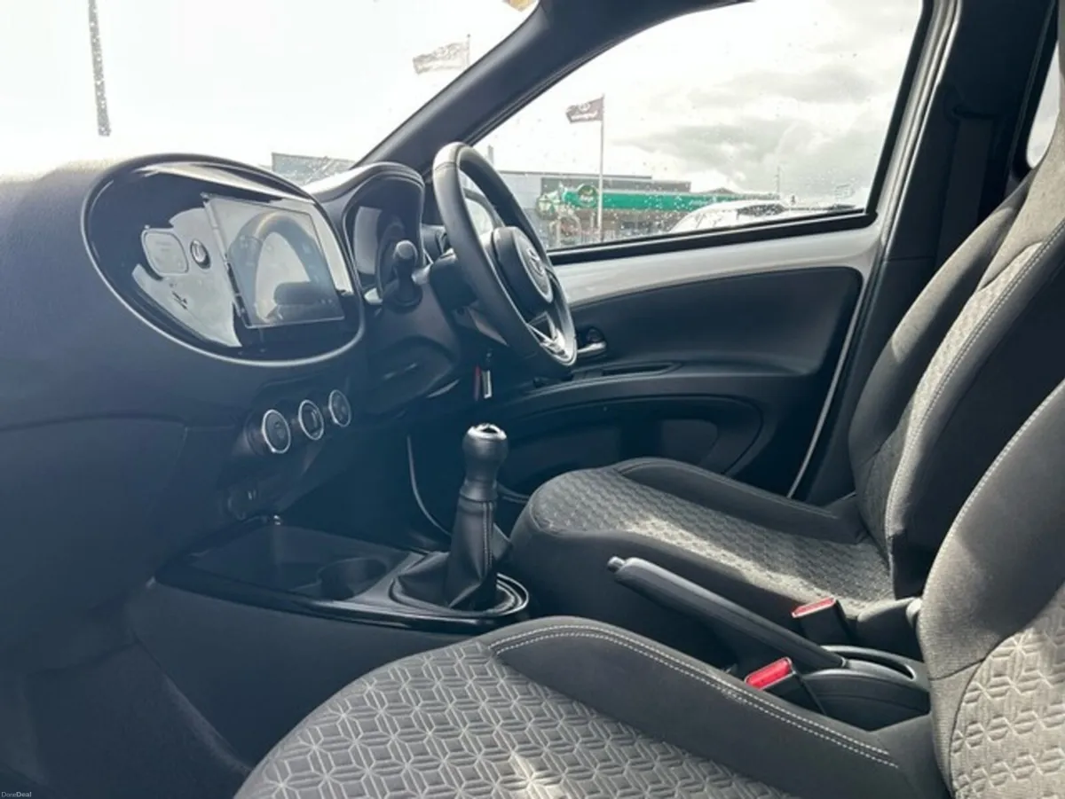 Toyota Aygo X AYGO X DESIGN (WHITE) - Image 6