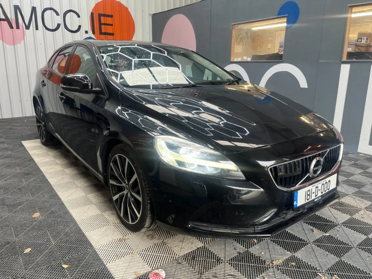 Volvo V40 2018 VOLVO V40  2.0 AUTOMATIC  / PARKING - Image 1