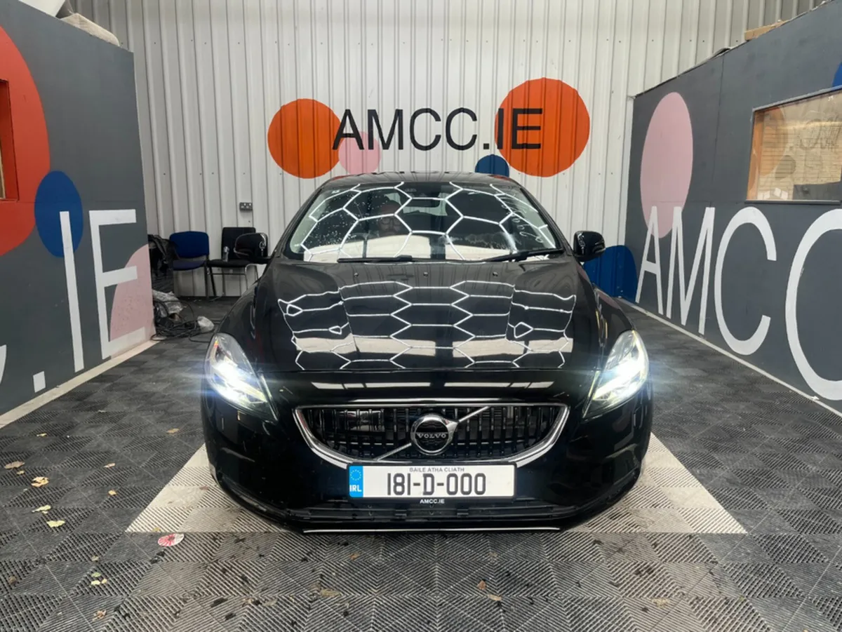Volvo V40 2018 VOLVO V40  2.0 AUTOMATIC  / PARKING - Image 2