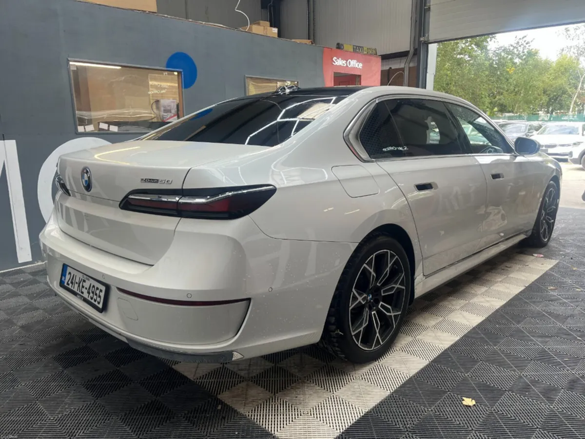 BMW i7 2024 BMW I7 EDRIVE50 EXCELLENCE 10K KM AUTO - Image 3