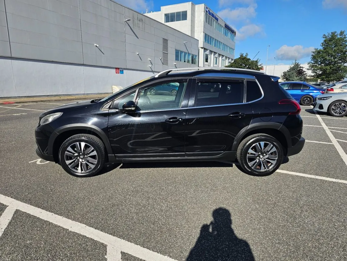 Peugeot 2008 1.2 PETROL, ALLURE MODEL, LOW MILEAGE - Image 5