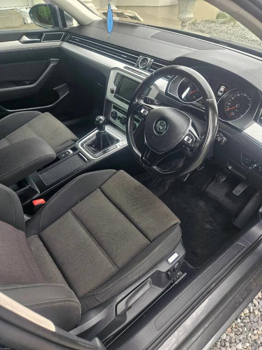 2016 VW PASSAT - Image 6