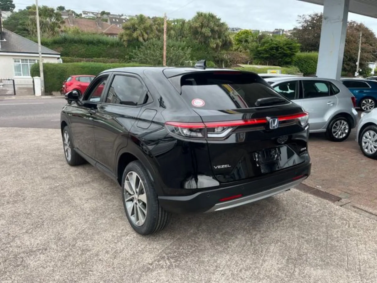 Honda Vezel Hybrid - Image 4