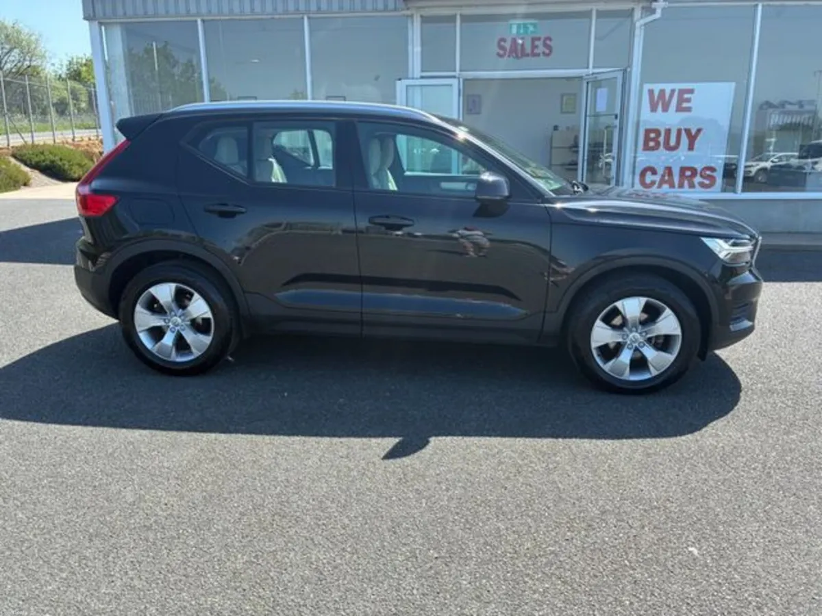 Volvo XC40 D3 MOM 5DR - Image 2