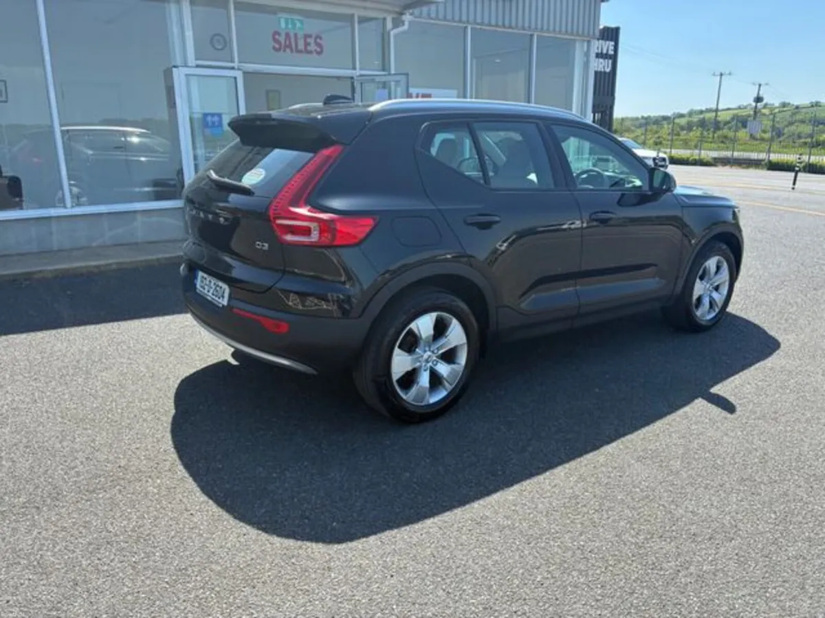 Volvo XC40 D3 MOM 5DR - Image 3