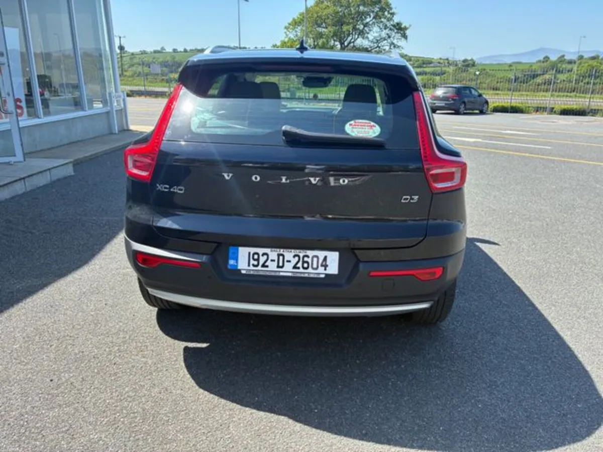 Volvo XC40 D3 MOM 5DR - Image 4