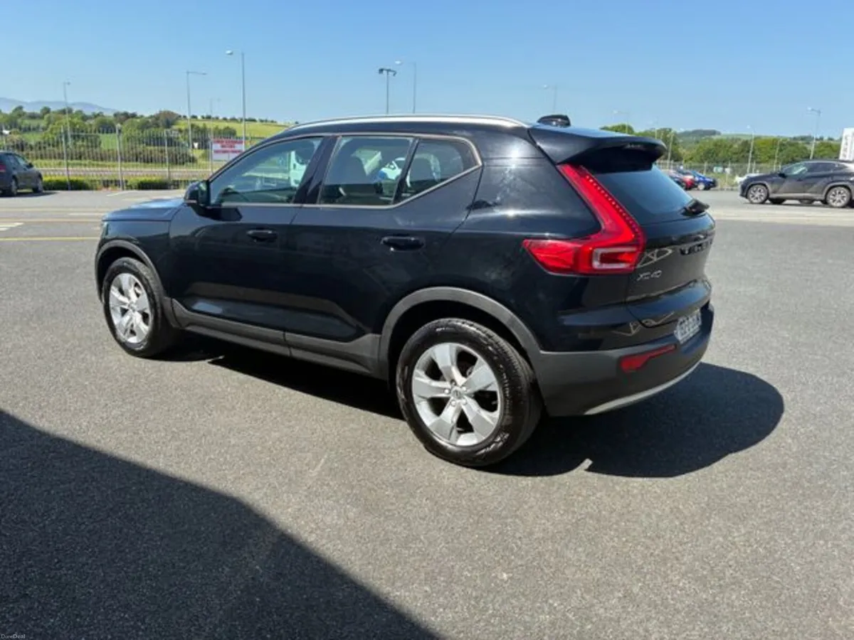 Volvo XC40 D3 MOM 5DR - Image 5