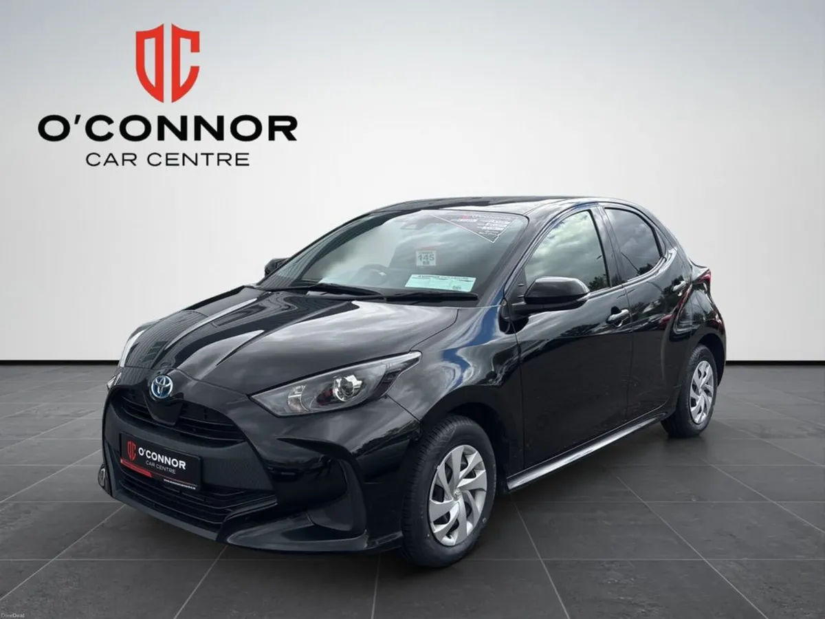 Toyota Yaris Black, hybrid and easy on fuel — this - Image 1